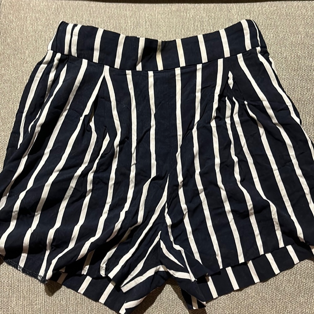 H&M flowy black and white striped shorts